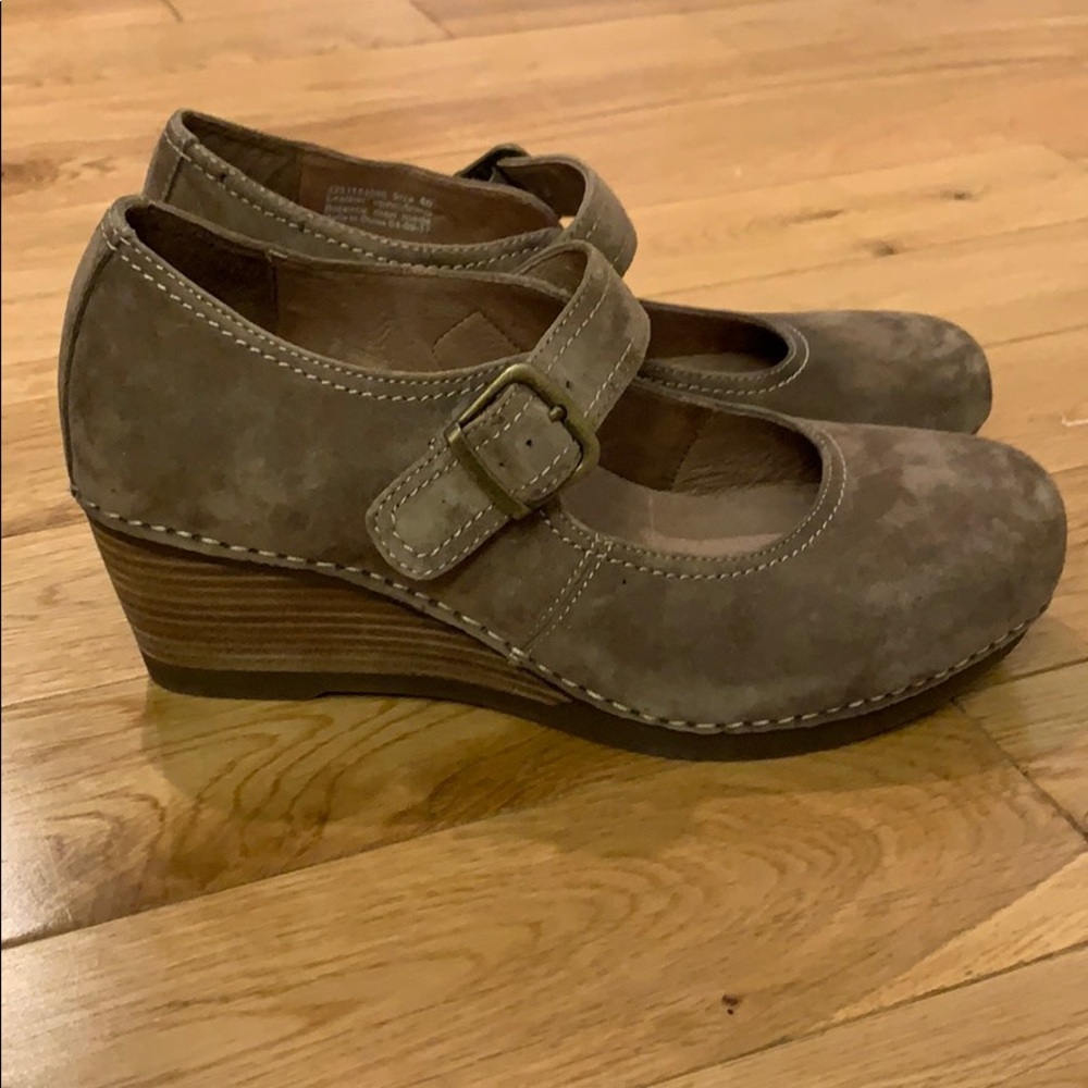 NWOT Dansko shoes